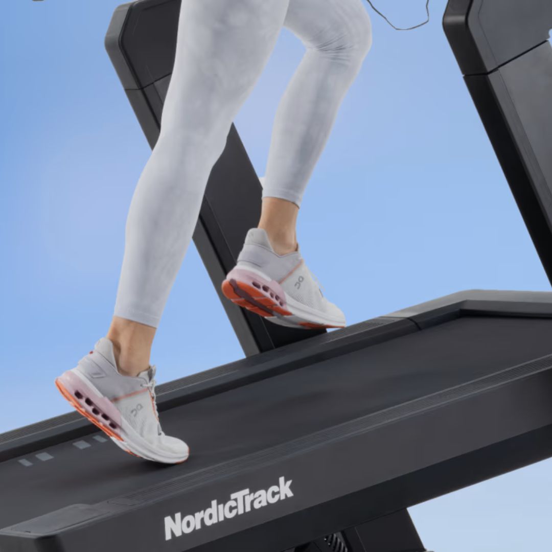 NordicTrack X16 tekalna steza | 16-palčni vrtljivi HD-zaslon na dotik, Vzpon do 40 % in spust do −6 %, Razpon hitrosti 0–20 km/h | Vadite po svojem načrtu - slika 5